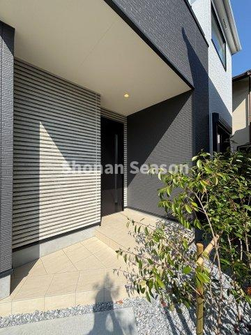 【玄関】 | 断熱性も高いZEH水準の省エネ適合住宅で、安心して長くお住まいいただけます。