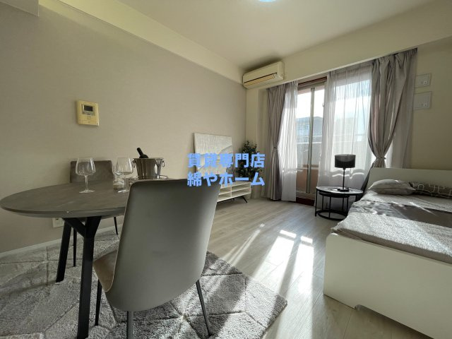 CITY　SPIRE桜川Ⅱの居間・リビング|こちらのリビングで趣味の時間をお楽しみください