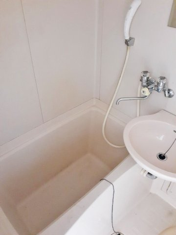 ベルハイツ長瀬A棟の浴室