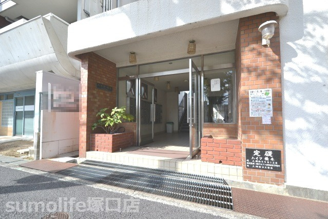 エルベコート東園田（旧ハイツ橋本）のエントランス