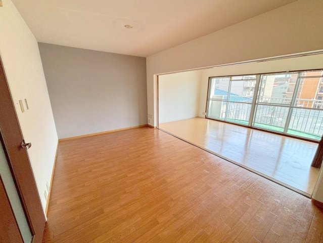 ハマハイツの居間・リビング