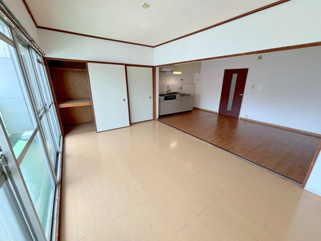 ハマハイツの洋室