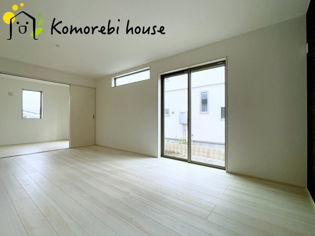 上尾市瓦葺　13期　新築一戸建て　グラファーレ　01の居間・リビング|2025/10/21　撮影