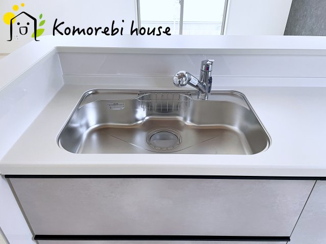 上尾市瓦葺　13期　新築一戸建て　グラファーレ　01のキッチン|2025/10/21　撮影