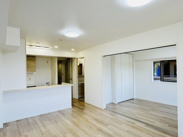 サンクレイドル八王子北野台の居間・リビング|～14.2帖の明るいLDKで、家族団欒の時間をお過ごしいただけます～