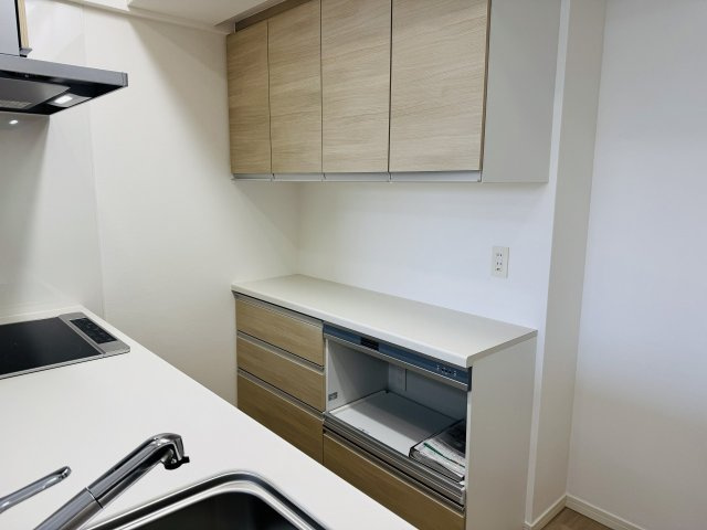 サンクレイドル八王子北野台のキッチン|～備付けのカップボード有り～