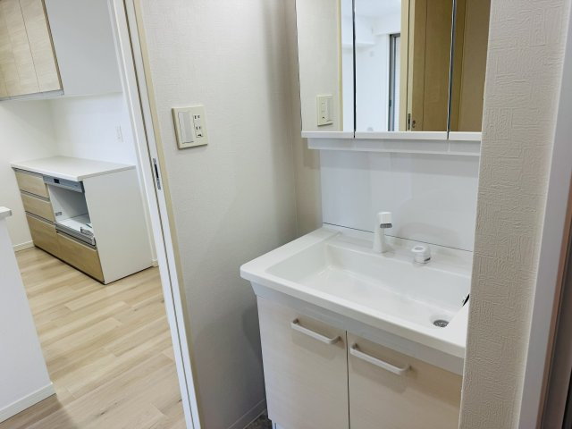 サンクレイドル八王子北野台の独立洗面台|～新規交換済、シャワー付きの独立洗面台～