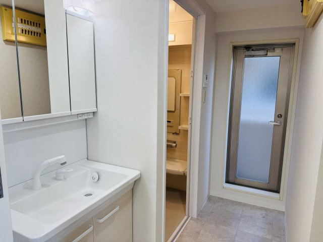 サンクレイドル八王子北野台の脱衣所|～脱衣場からバルコニーへ出られる間取り～