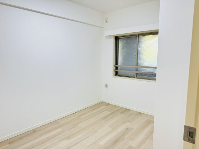 サンクレイドル八王子北野台の子供部屋|～玄関入って右手、5.0帖の洋室です～