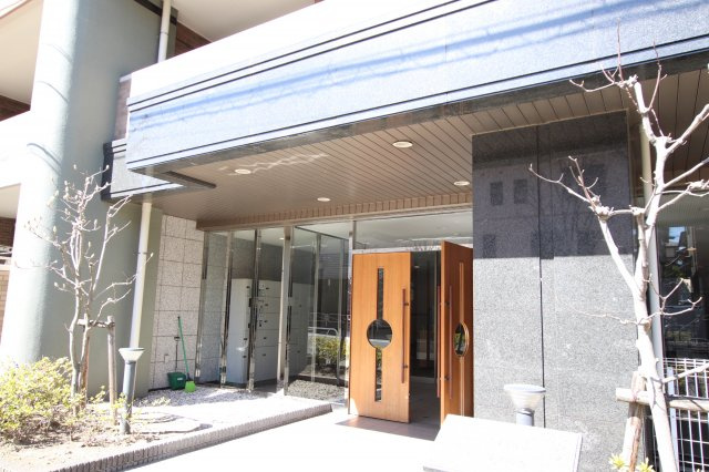 サンクレイドル八王子北野台のエントランス|～管理形態は全部委託式　管理体制も良好なマンションです～