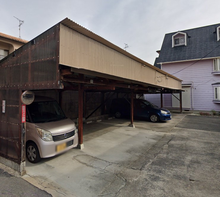 東大阪市金岡４丁目の賃貸マンションの駐車場