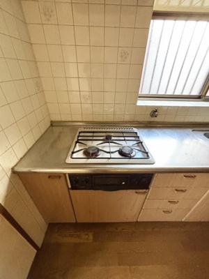 【キッチン】 | 鶴見区浜３丁目中古戸建 | 料理がしやすい3口コンロ。