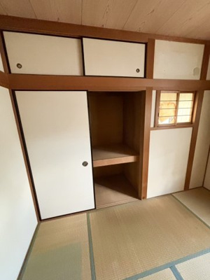 【収納】 | 鶴見区浜３丁目中古戸建 | 和室（約8.0帖）：収納が広いため、布団や季節のものをしまっておけます。