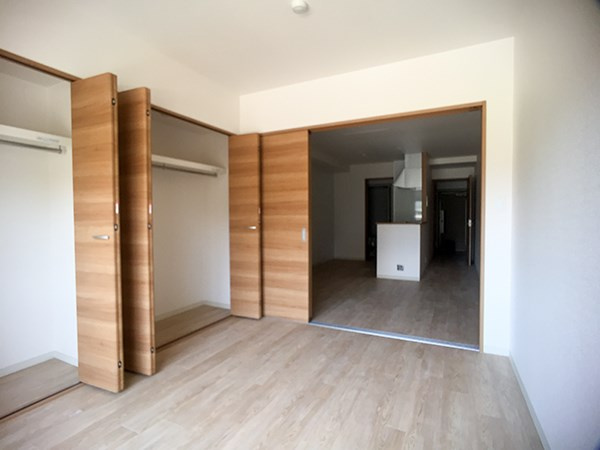 ウィステリア東春田の寝室