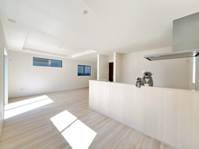 【居間・リビング】 | 高崎市飯塚町　新築住宅 | 気がづけば家族が集まって楽しい会話と食事が始まる。皆で笑って過ごす幸せ溢れるリビング。