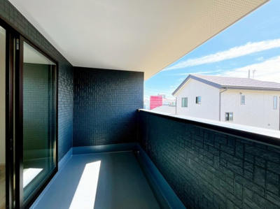 【バルコニー】 | 高崎市飯塚町　新築住宅 | お日さまがほほえむバルコニー。気持ち良い風と青く広がる空。思わず深呼吸したくなる。