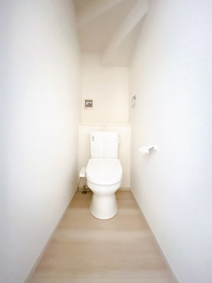 【トイレ】 | 高崎市飯塚町　新築住宅 | 清潔感にあふれた空間と機能的な洗浄装置。毎日何度も使う場所だから快適に。便利に。