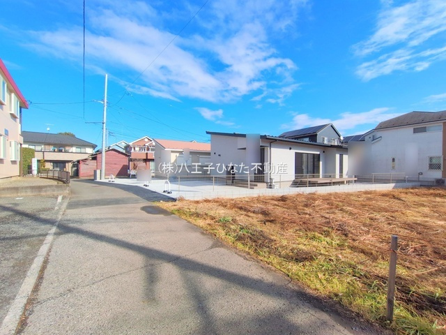 祝成約済み　八王子市　小宮町　新築戸建ての前面道路含む現地写真|～仲介手数料無料☆八王子ひなた不動産～　八王子市小宮町　新築戸建て