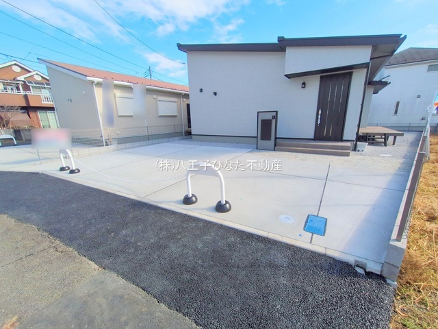 祝成約済み　八王子市　小宮町　新築戸建ての駐車場|～仲介手数料無料☆八王子ひなた不動産～　八王子市小宮町　新築戸建て