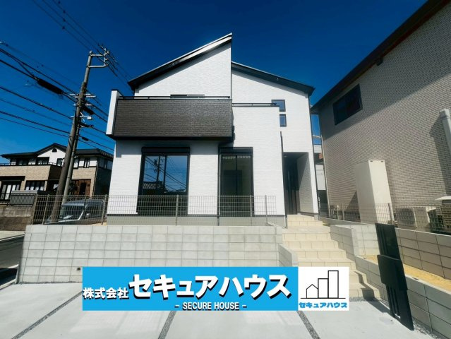【完成♪】東海市加木屋町三ツ池 全2棟 の外観|〇敷地面積約46坪、建物面積約30坪。
駐車並列2台可能！オプション工事でカーポート設置などいかがでしょうか。その他にも、フェンスなどの「オプション工事」もご提案いたします♪
