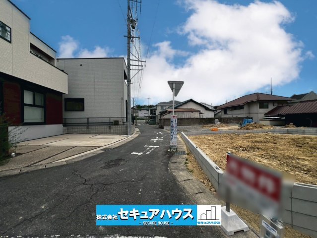 東海市加木屋町三ツ池 全2棟 の前面道路含む現地写真|事前予約にて現地ご見学いただけます！お気軽にお問い合わせください♪
■株式会社　セキュアハウス■
住宅ローンに強く、知識、経験豊富なスタッフ在籍
お客様に寄り添い、ご成約後もサポート致します。