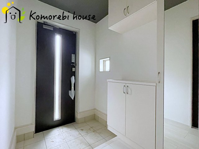 上尾市瓦葺　13期　新築一戸建て　グラファーレ　04の玄関|10/31　撮影