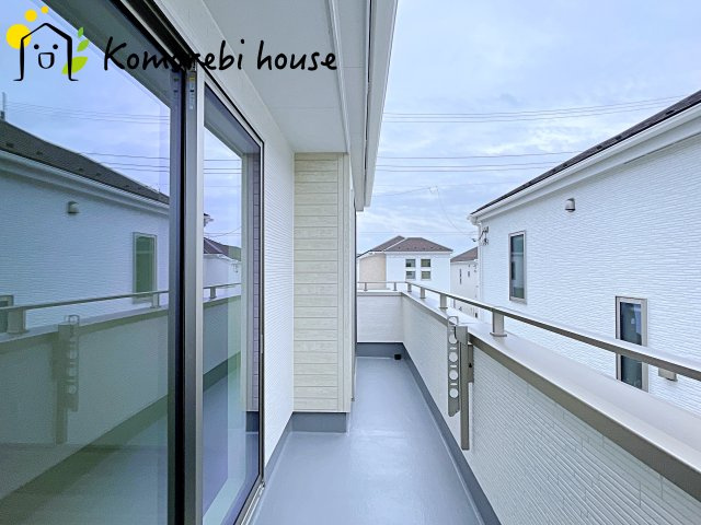 上尾市瓦葺　13期　新築一戸建て　グラファーレ　04のバルコニー|10/31　撮影
