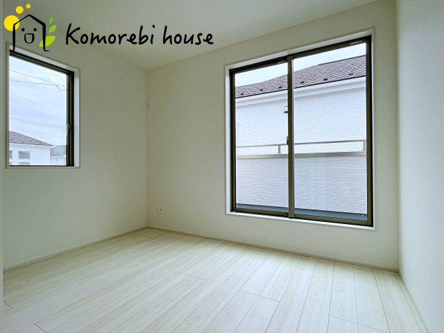 上尾市瓦葺　13期　新築一戸建て　グラファーレ　04の洋室|10/31　撮影