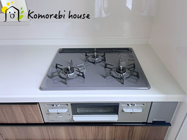 上尾市瓦葺　13期　新築一戸建て　グラファーレ　04のキッチン|10/31　撮影