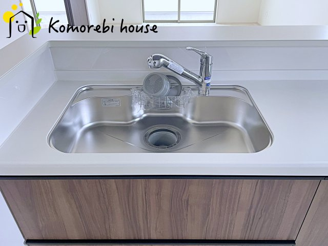 上尾市瓦葺　13期　新築一戸建て　グラファーレ　04のキッチン|10/31　撮影