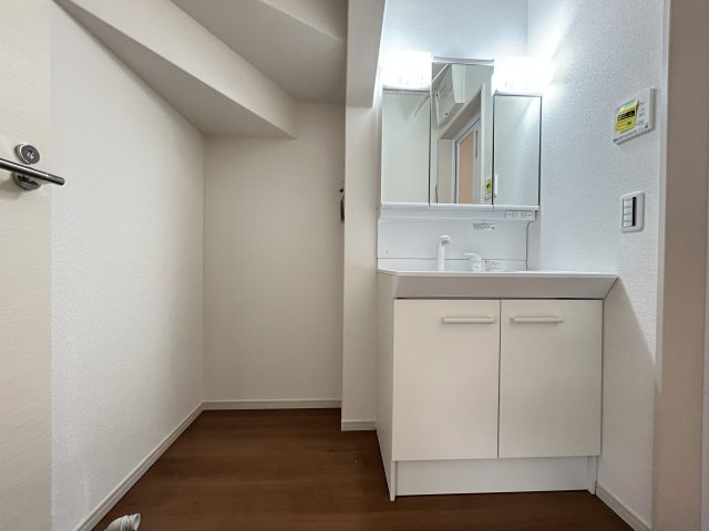 ◆リビング広々１９帖以上の３ＬＤＫ◆南向きのため陽当り良好◆桃山町伊賀１期の独立洗面台|洗髪洗面化粧台