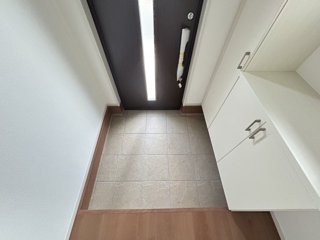 ◆リビング広々１９帖以上の３ＬＤＫ◆南向きのため陽当り良好◆桃山町伊賀１期の玄関|玄関