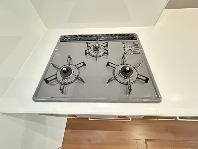 ◆リビング広々１９帖以上の３ＬＤＫ◆南向きのため陽当り良好◆桃山町伊賀１期のキッチン|コンロ