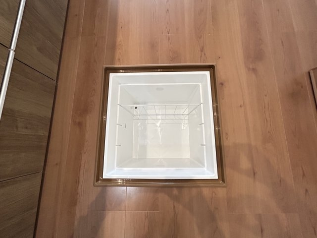 ◆リビング広々１９帖以上の３ＬＤＫ◆南向きのため陽当り良好◆桃山町伊賀１期のキッチン|床下収納