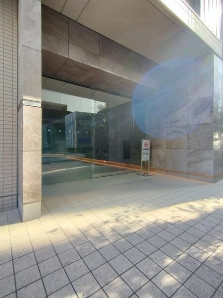 クレイシア新宿のエントランス