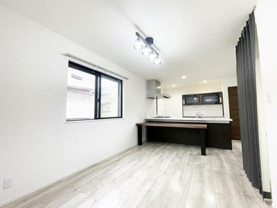  | カウンターキッチンとダイニン… 