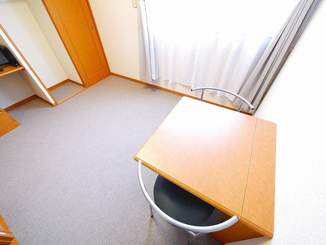 レオパレス東菜畑Ⅱのその他|デスクやイスなども付いています！