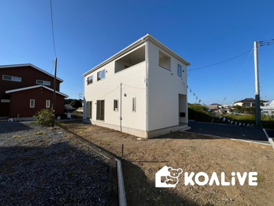 【外観】 | 藤岡市本郷　新築住宅 | 完成済み！いつでも新生活を始めることができます。
開放感あるLDK！
陽当り、風通しも良い暖かな住まいです。
KOALIVE （コアライブ）【0120-919-727】