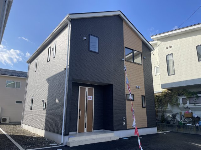 【外観】 | 【新築分譲住宅　～クレイドルガーデン～】山辺町山辺　第12　☆全2棟☆ | 【Facade】
爽やかな青空の下に贅沢なほどに降り注ぐ陽光、豊かな居住性と、クオリティが見事に調和した住空間は、住まうことの喜びを感じさせてくれます。