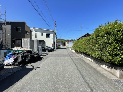 【前面道路含む現地写真】 | 【新築分譲住宅　～クレイドルガーデン～】山辺町山辺　第12　☆全2棟☆ | こちらの物件が少しでも気になるようでしたら、お気軽にお問合せください。人生でいちばん大きなお買い物ですので、ゆっくりご見学ください。ネット上の画像と実際の見学では、リアル感がまるで違います。
