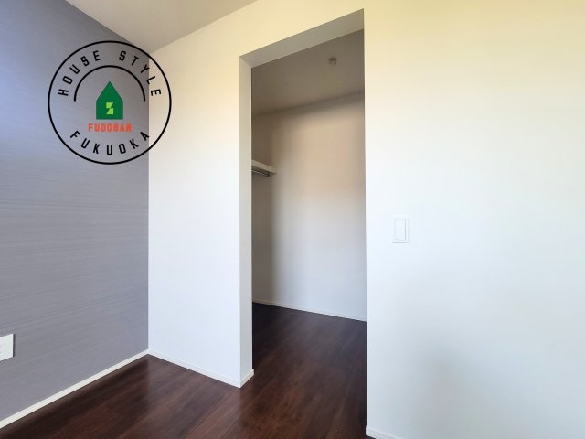 福岡市西区今津第14-4棟（1号棟）の収納|洋服や大きな荷物が多い方や人数の多いご家族などは、一般的なクローゼットよりもウォークインクローゼットのほうが使い勝手が良いです。