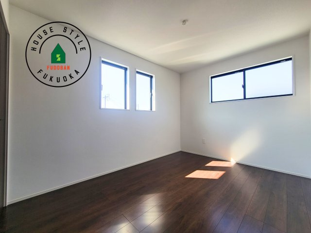 福岡市西区今津第14-4棟（1号棟）の洋室|採光良好な洋室は全居室、複層ガラスの遮熱効果と断熱効果で、一年中快適に過ごせます。