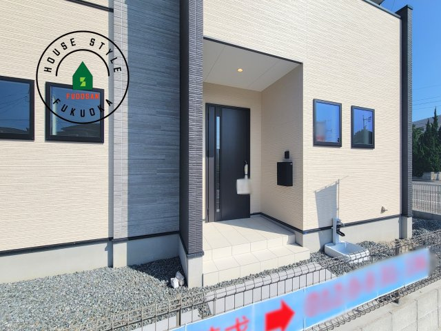 福岡市西区今津第14-4棟（1号棟）の玄関|おでかけの時も帰った時も、「我が家」を最初に感じでもらえる素敵な空間に。