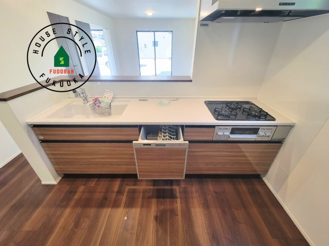 福岡市西区今津第14-4棟（1号棟）のキッチン|ご家族を近くに感じられる対面キッチンのLDK。会話もはずみそうですね。