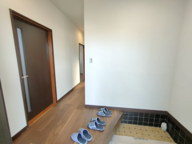 下都賀郡野木町大字友沼-3 リフォーム物件　の玄関|〇玄関〇
お家の顔にもなる明るい玄関♪
2025年8月撮影