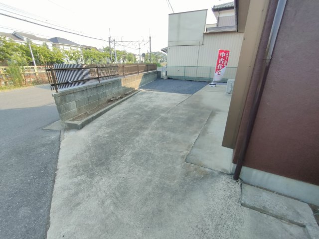 下都賀郡野木町大字友沼-3 リフォーム物件　の駐車場|〇カースペース〇
車3台駐車可
2025年8月撮影