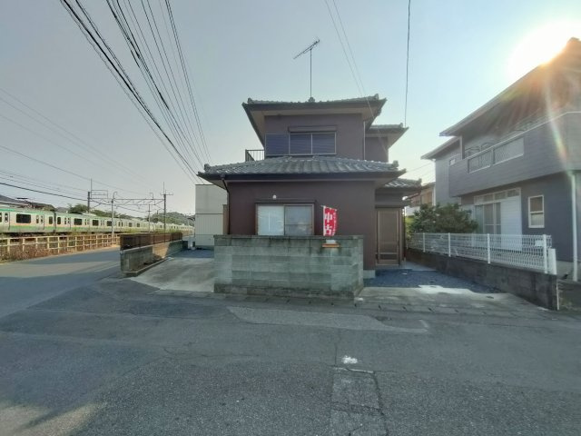 下都賀郡野木町大字友沼-3 リフォーム物件　の前面道路含む現地写真|南東角地、陽当り良好！内覧予約受付中です♪ぜひ、お気軽にお問い合わせください（＾＾）
2025年8月撮影