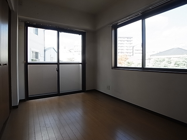 神戸市兵庫区門口町の賃貸マンションの内装|洋室