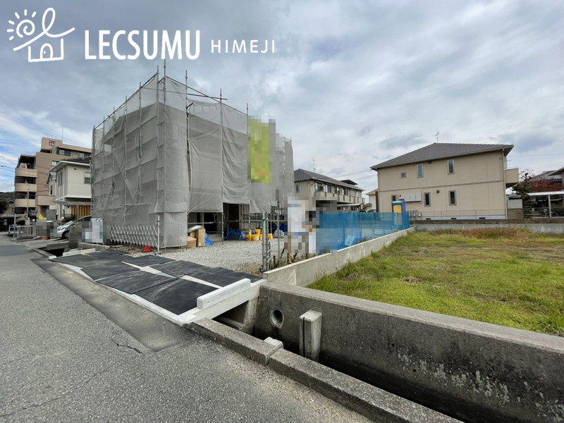 姫路市飾磨区付城1丁目/売土地の前面道路含む現地写真