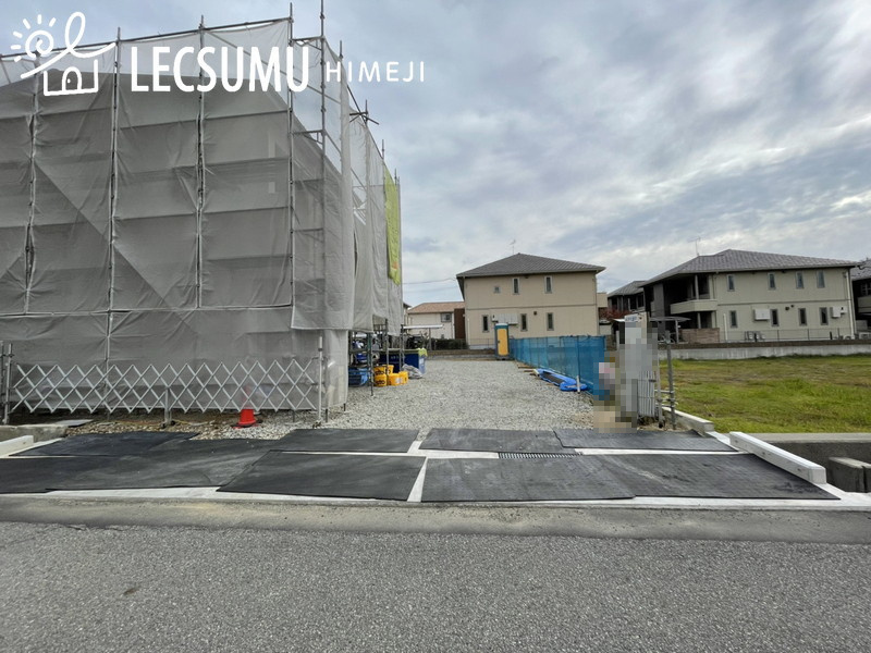 姫路市飾磨区付城1丁目/売土地の前面道路含む現地写真
